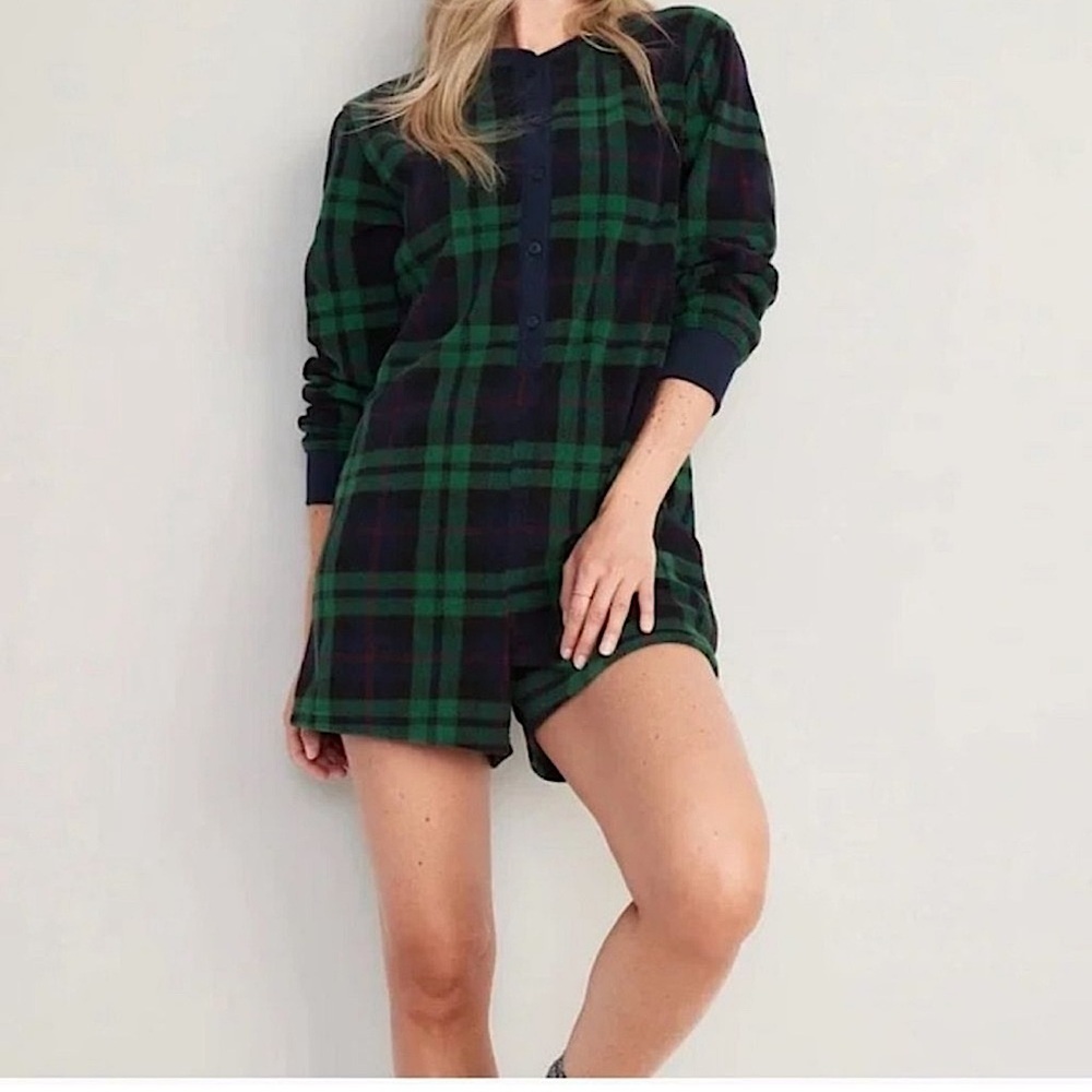Old Navy Holiday Plaid Fleece Henley Pajama Romper 3.5” Inseam Green Navy